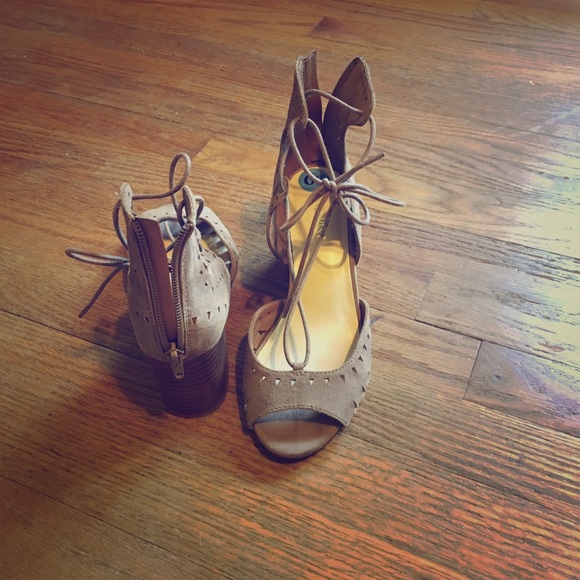 Nine West lace-up block heels - Picture 1 of 4